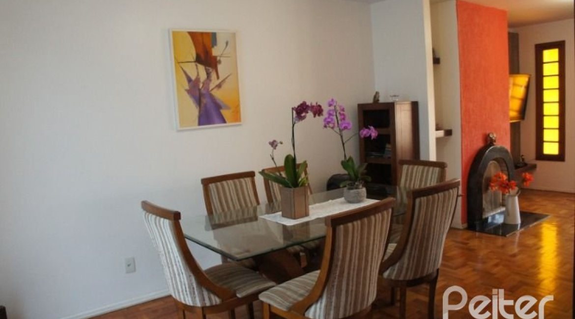 Casa à venda com 184m², 3 dormitórios, 1 suíte, 4 vagas, no bairro Ipanema / Jardim Verde em Porto Alegre