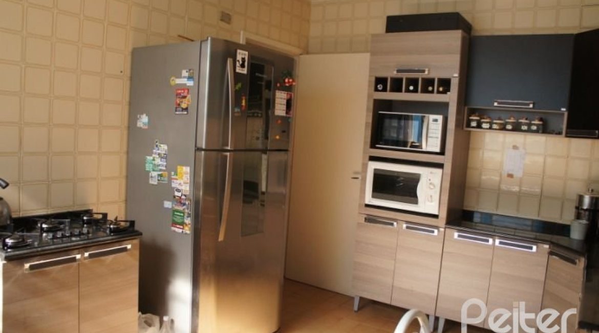 Casa à venda com 184m², 3 dormitórios, 1 suíte, 4 vagas, no bairro Ipanema / Jardim Verde em Porto Alegre