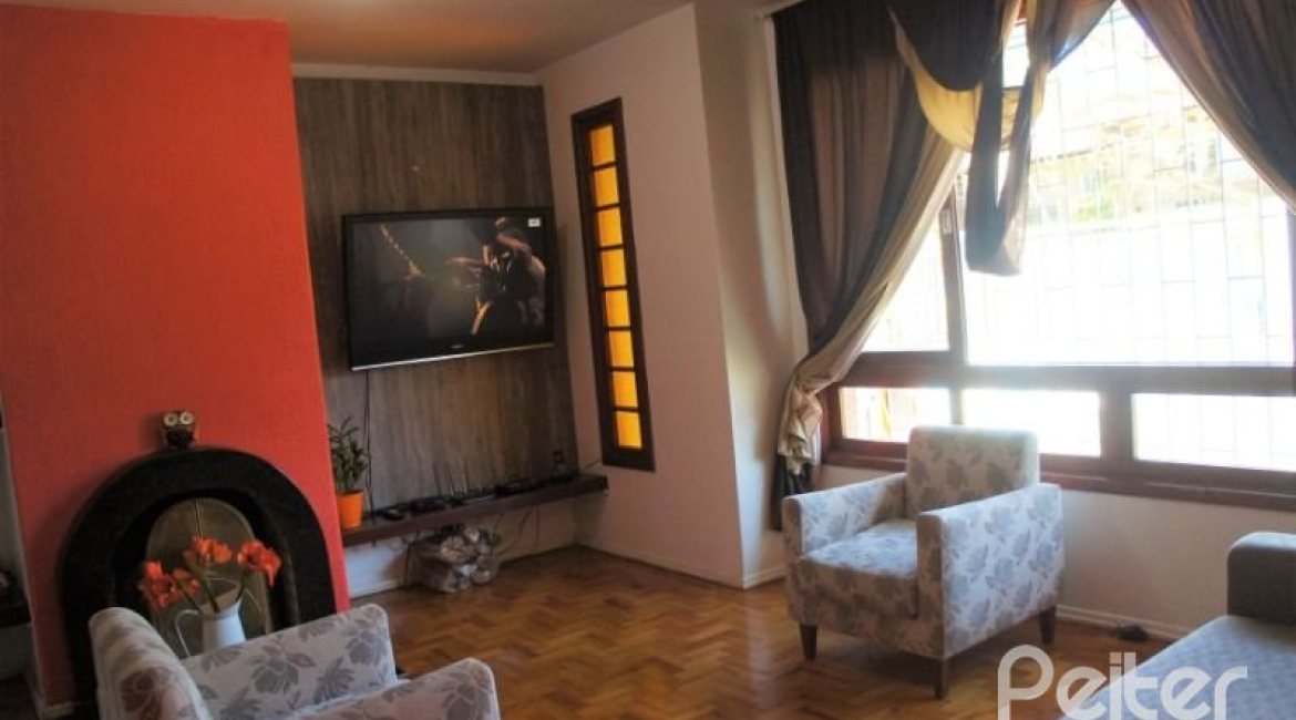 Casa à venda com 184m², 3 dormitórios, 1 suíte, 4 vagas, no bairro Ipanema / Jardim Verde em Porto Alegre