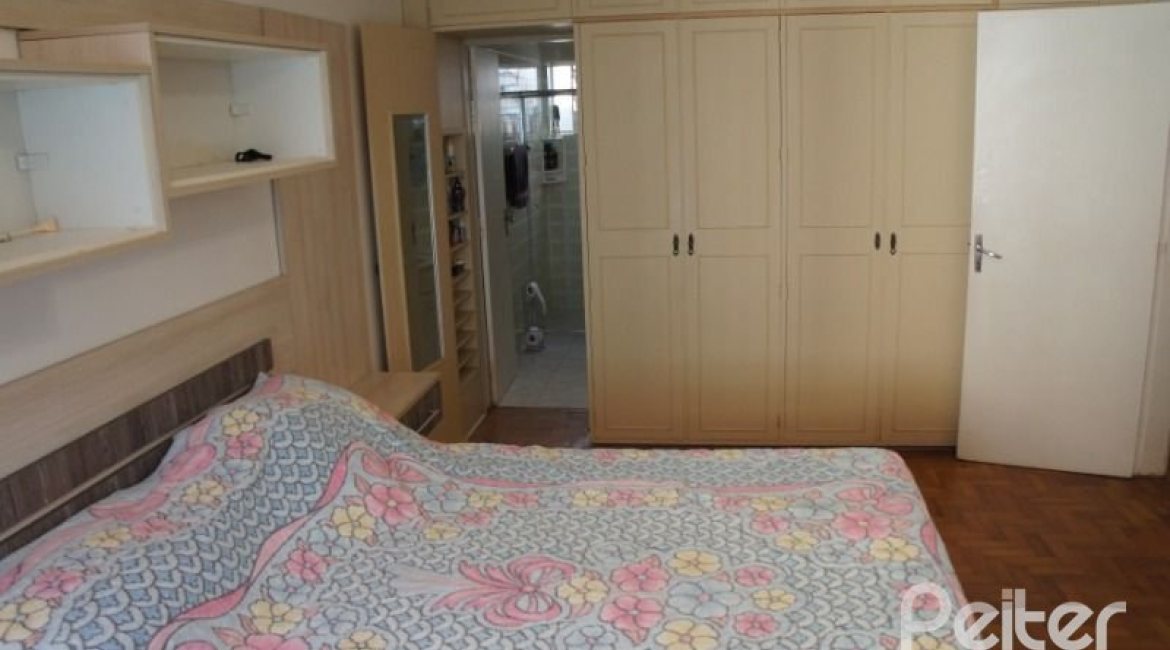 Casa à venda com 184m², 3 dormitórios, 1 suíte, 4 vagas, no bairro Ipanema / Jardim Verde em Porto Alegre