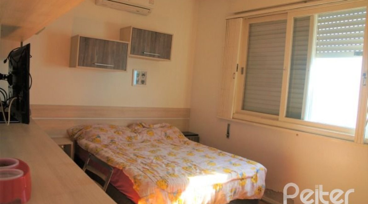 Casa à venda com 184m², 3 dormitórios, 1 suíte, 4 vagas, no bairro Ipanema / Jardim Verde em Porto Alegre