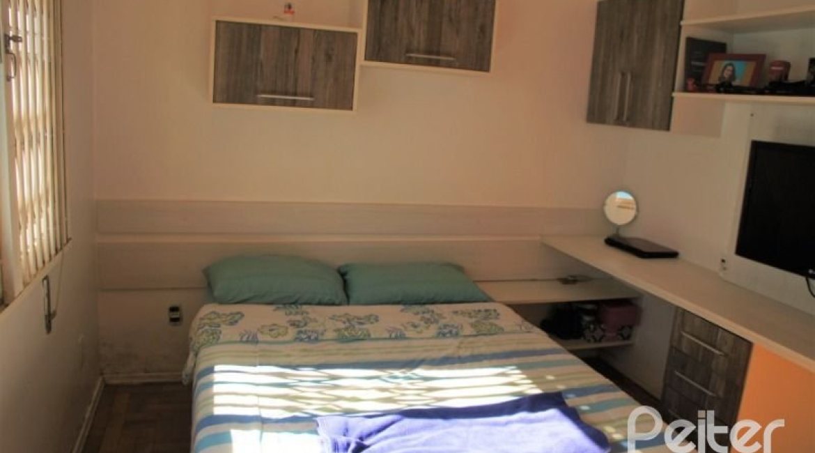 Casa à venda com 184m², 3 dormitórios, 1 suíte, 4 vagas, no bairro Ipanema / Jardim Verde em Porto Alegre