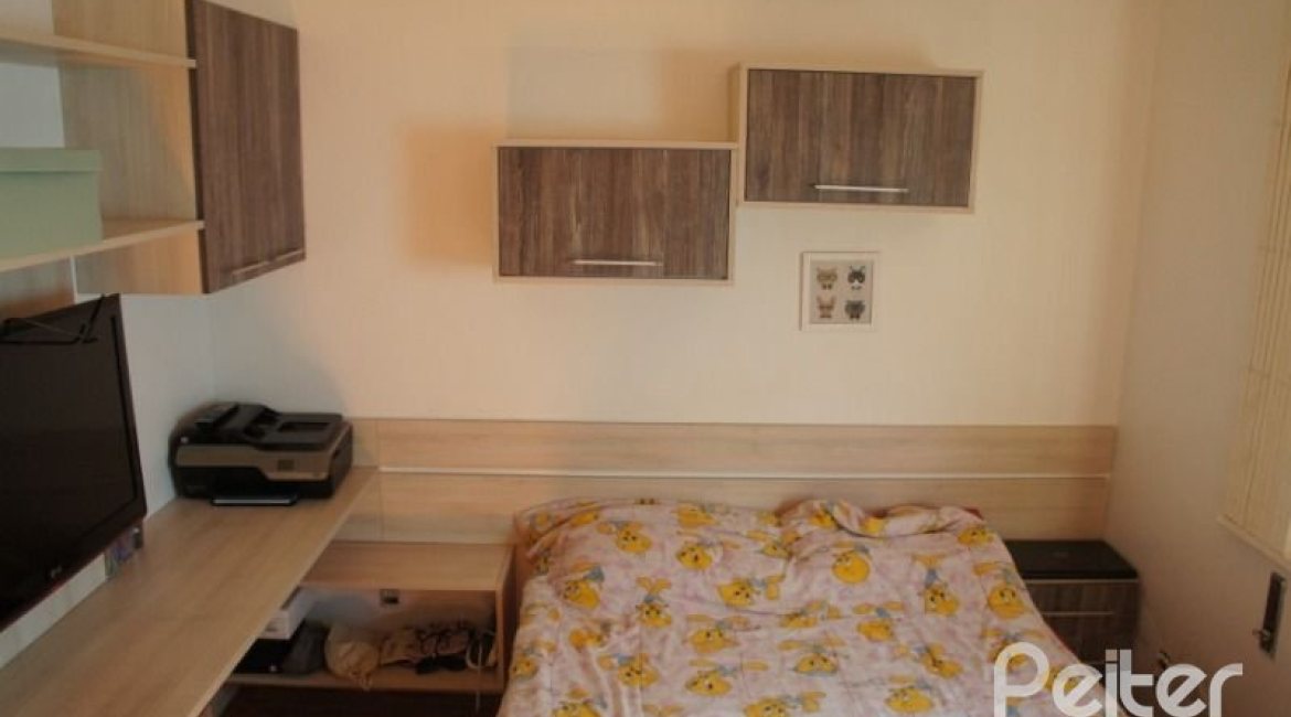 Casa à venda com 184m², 3 dormitórios, 1 suíte, 4 vagas, no bairro Ipanema / Jardim Verde em Porto Alegre