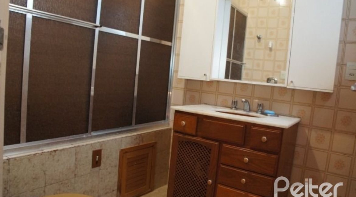 Casa à venda com 184m², 3 dormitórios, 1 suíte, 4 vagas, no bairro Ipanema / Jardim Verde em Porto Alegre