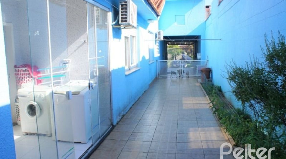 Casa à venda com 184m², 3 dormitórios, 1 suíte, 4 vagas, no bairro Ipanema / Jardim Verde em Porto Alegre