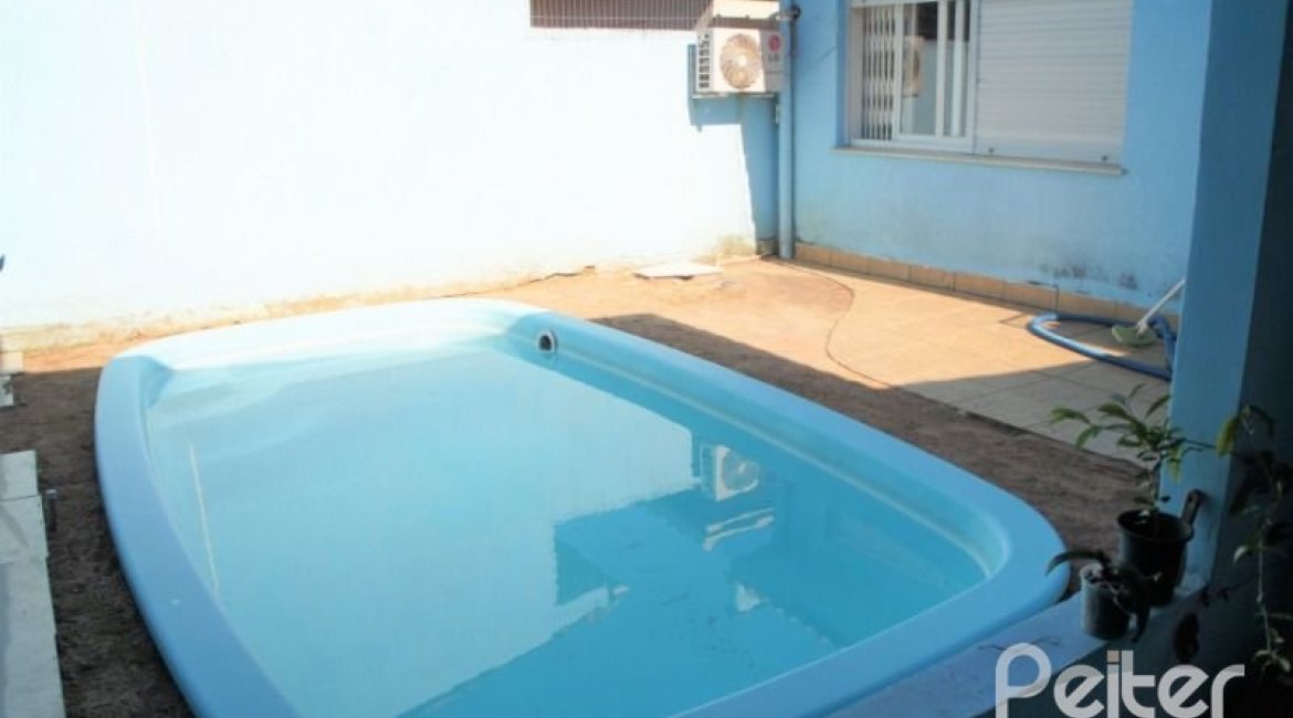 Casa à venda com 184m², 3 dormitórios, 1 suíte, 4 vagas, no bairro Ipanema / Jardim Verde em Porto Alegre