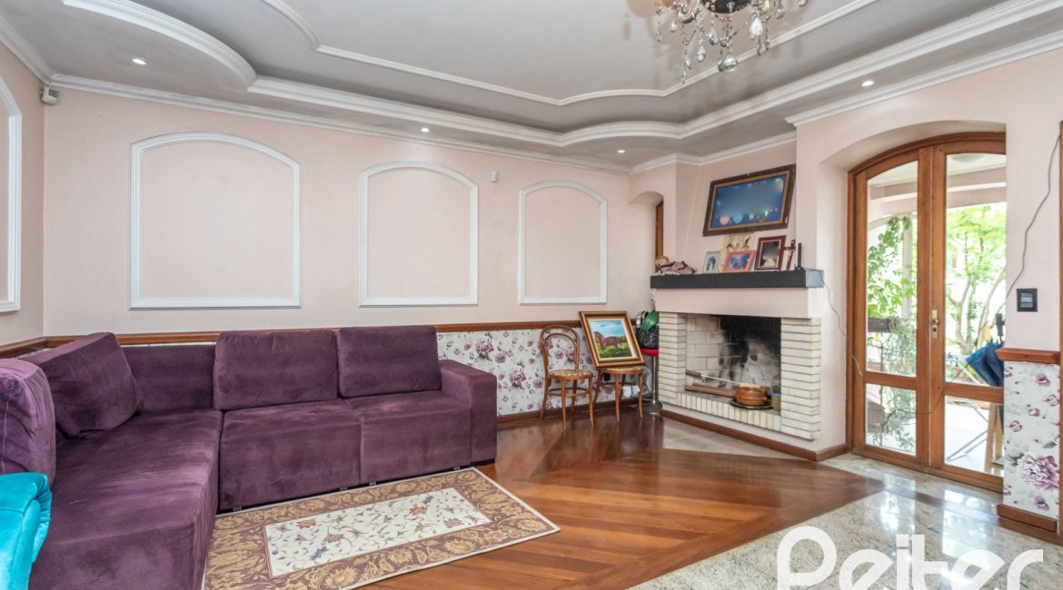 Casa à venda com 292m², 3 dormitórios, 1 suíte, 5 vagas, no bairro Ipanema em Porto Alegre