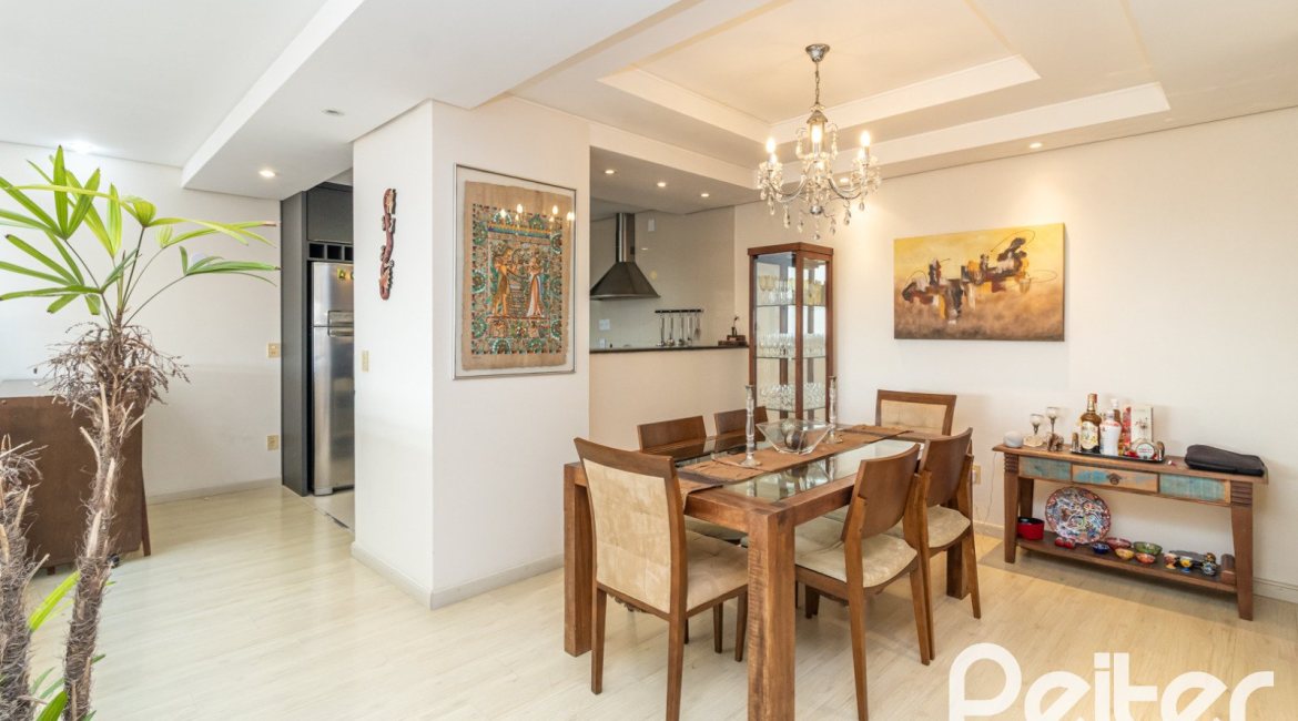 Casa em Condomínio à venda com 386m², 3 dormitórios, 1 suíte, 2 vagas, no bairro Vila Assuncao em Porto Alegre