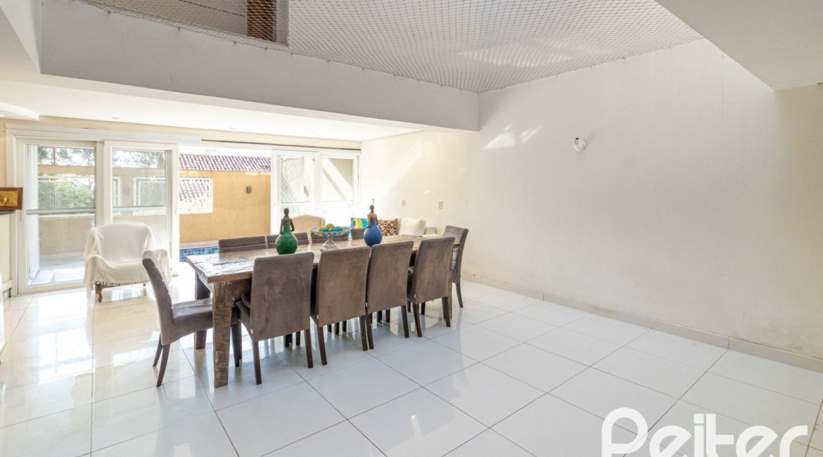 Casa em Condomínio à venda com 386m², 3 dormitórios, 1 suíte, 2 vagas, no bairro Vila Assuncao em Porto Alegre