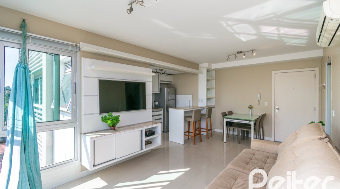 Apartamento à venda com 68m², 2 dormitórios, 1 suíte, 1 vaga, no bairro Tristeza em PORTO ALEGRE