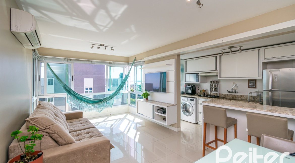 Apartamento à venda com 68m², 2 dormitórios, 1 suíte, 1 vaga, no bairro Tristeza em PORTO ALEGRE