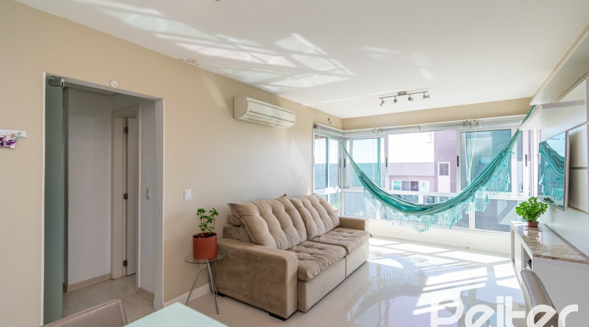 Apartamento à venda com 68m², 2 dormitórios, 1 suíte, 1 vaga, no bairro Tristeza em PORTO ALEGRE