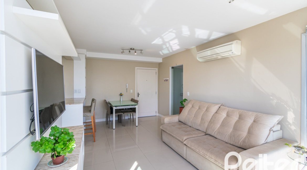 Apartamento à venda com 68m², 2 dormitórios, 1 suíte, 1 vaga, no bairro Tristeza em PORTO ALEGRE