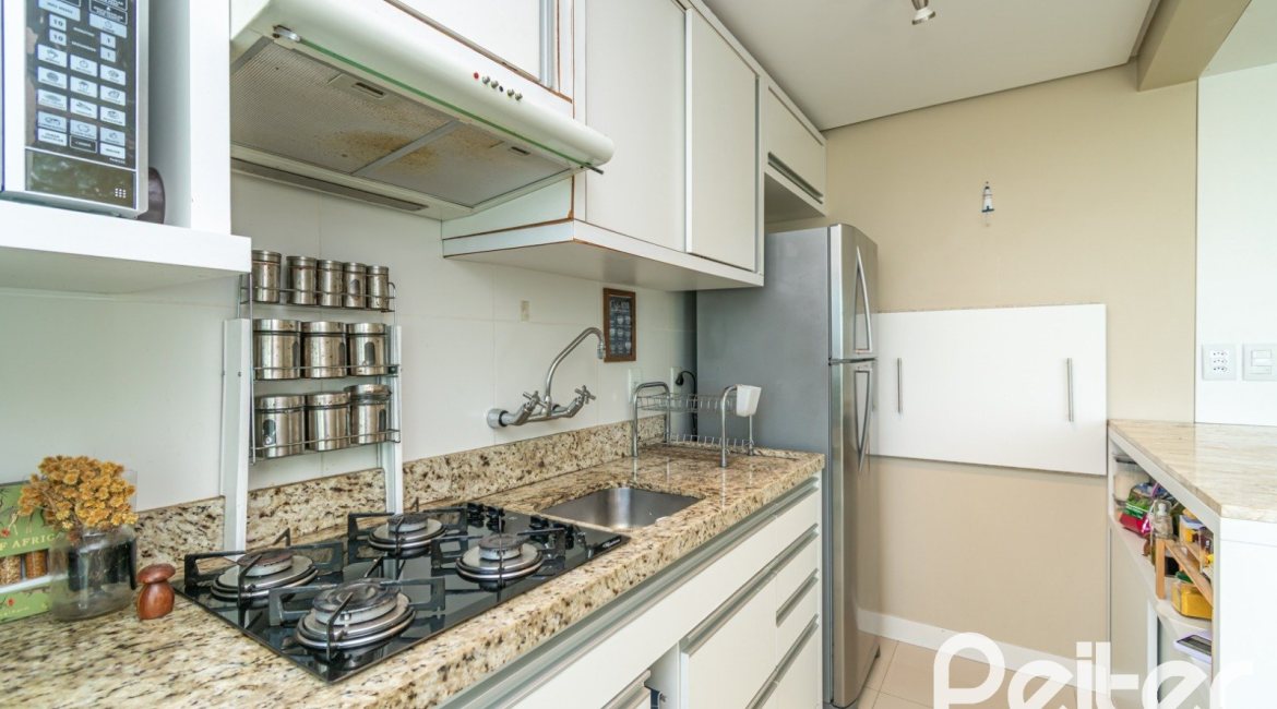 Apartamento à venda com 68m², 2 dormitórios, 1 suíte, 1 vaga, no bairro Tristeza em PORTO ALEGRE