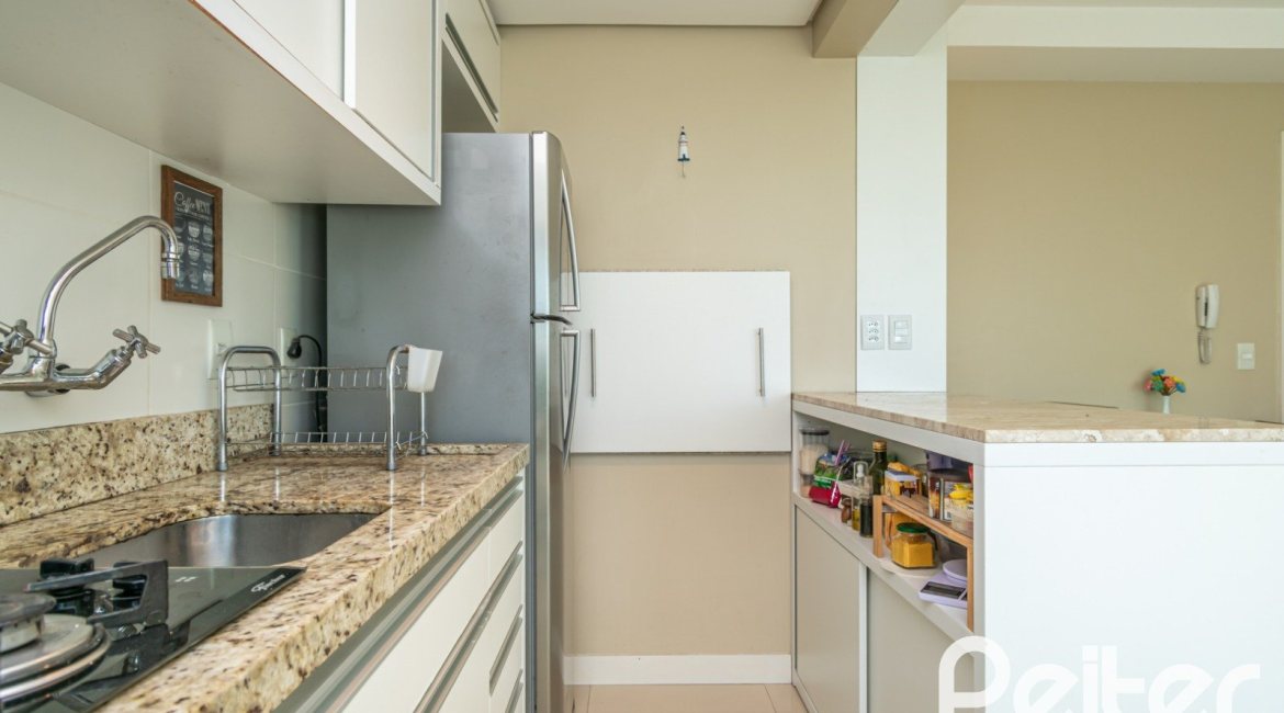 Apartamento à venda com 68m², 2 dormitórios, 1 suíte, 1 vaga, no bairro Tristeza em PORTO ALEGRE