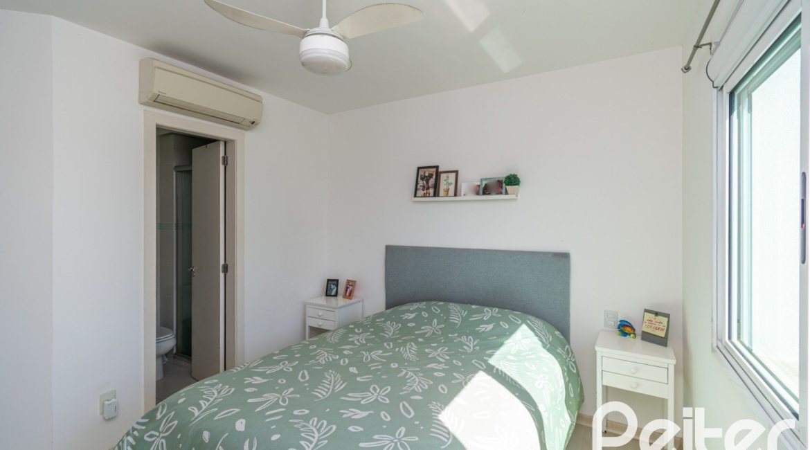 Apartamento à venda com 68m², 2 dormitórios, 1 suíte, 1 vaga, no bairro Tristeza em PORTO ALEGRE