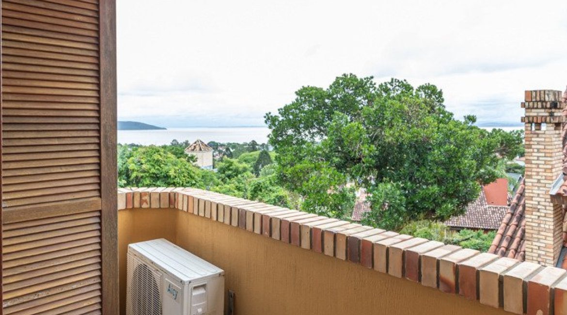 Casa em Condomínio à venda com 186m², 3 dormitórios, 1 suíte, 2 vagas, no bairro Jardim Isabel em Porto Alegre