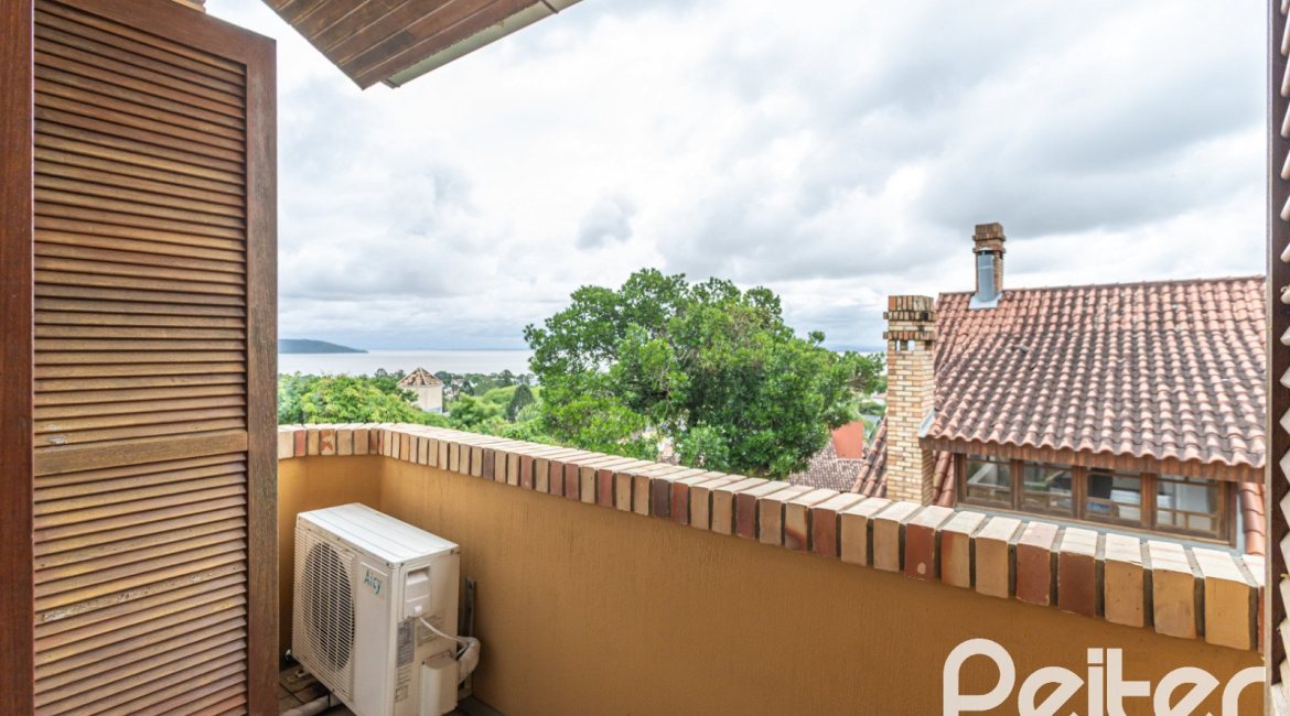 Casa em Condomínio à venda com 186m², 3 dormitórios, 1 suíte, 2 vagas, no bairro Jardim Isabel em Porto Alegre