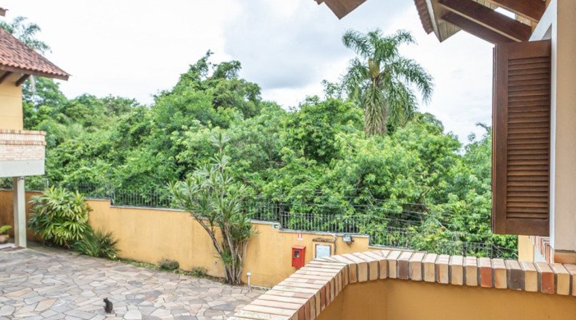 Casa em Condomínio à venda com 186m², 3 dormitórios, 1 suíte, 2 vagas, no bairro Jardim Isabel em Porto Alegre