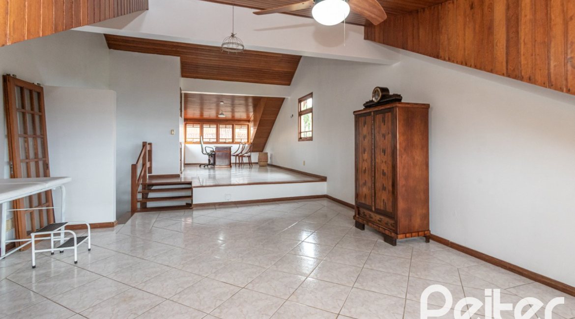 Casa em Condomínio à venda com 186m², 3 dormitórios, 1 suíte, 2 vagas, no bairro Jardim Isabel em Porto Alegre