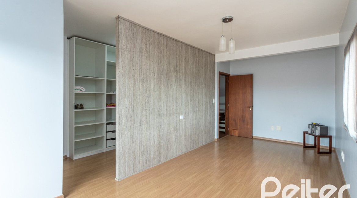 Casa em Condomínio à venda com 186m², 3 dormitórios, 1 suíte, 2 vagas, no bairro Jardim Isabel em Porto Alegre