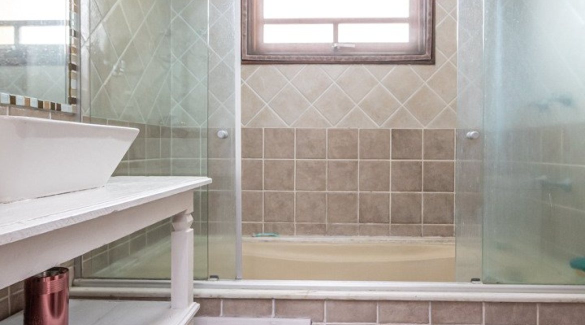 Casa em Condomínio à venda com 186m², 3 dormitórios, 1 suíte, 2 vagas, no bairro Jardim Isabel em Porto Alegre