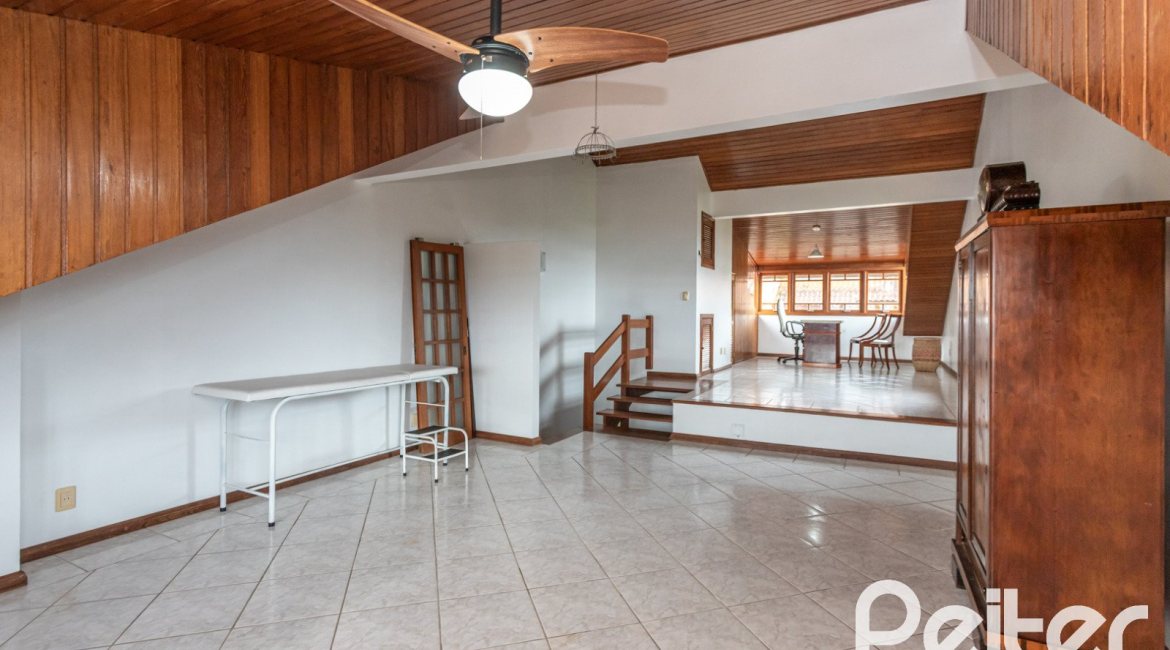 Casa em Condomínio à venda com 186m², 3 dormitórios, 1 suíte, 2 vagas, no bairro Jardim Isabel em Porto Alegre