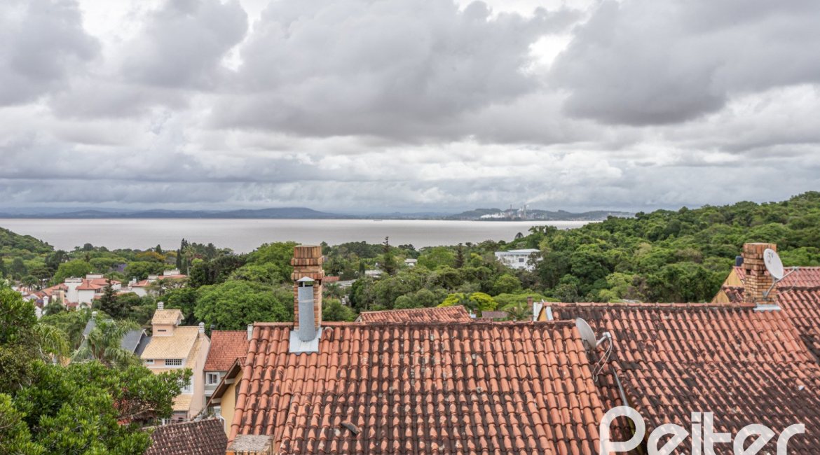 Casa em Condomínio à venda com 186m², 3 dormitórios, 1 suíte, 2 vagas, no bairro Jardim Isabel em Porto Alegre