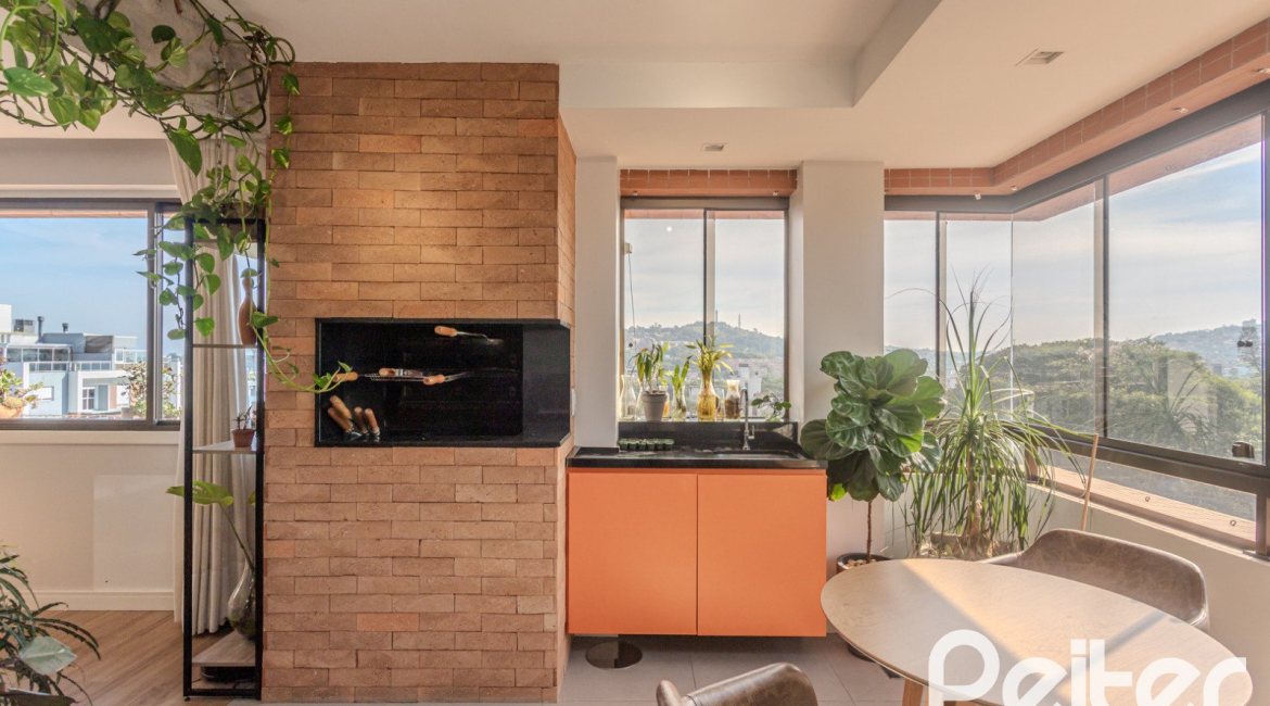 Apartamento à venda com 109m², 3 dormitórios, 1 suíte, 2 vagas, no bairro Cristal em Porto Alegre