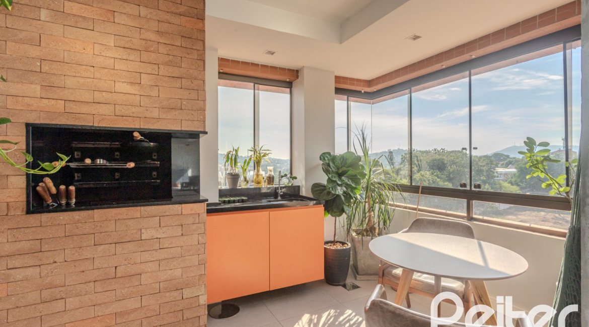 Apartamento à venda com 109m², 3 dormitórios, 1 suíte, 2 vagas, no bairro Cristal em Porto Alegre