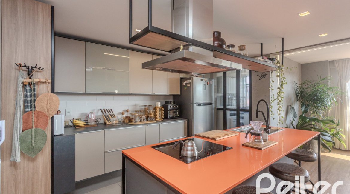 Apartamento à venda com 109m², 3 dormitórios, 1 suíte, 2 vagas, no bairro Cristal em Porto Alegre