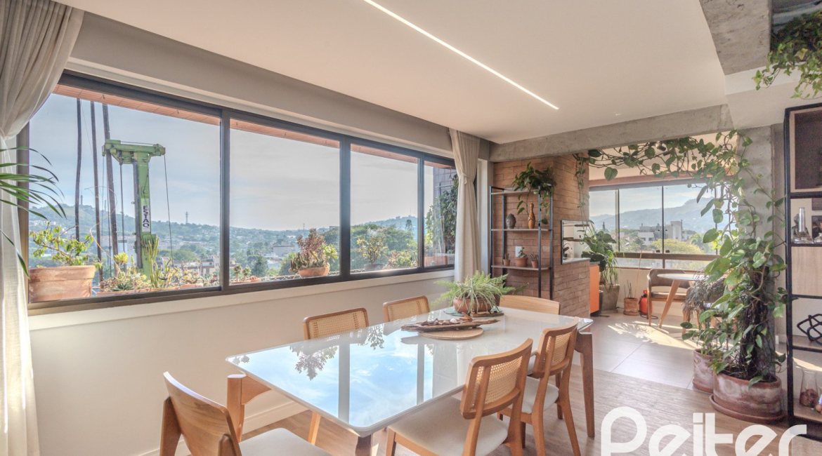 Apartamento à venda com 109m², 3 dormitórios, 1 suíte, 2 vagas, no bairro Cristal em Porto Alegre