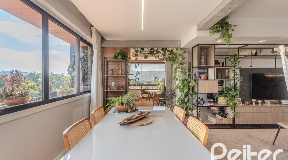 Apartamento à venda com 109m², 3 dormitórios, 1 suíte, 2 vagas, no bairro Cristal em Porto Alegre