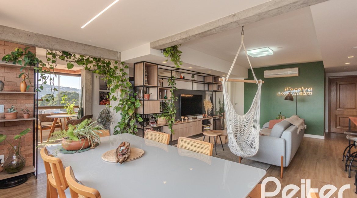 Apartamento à venda com 109m², 3 dormitórios, 1 suíte, 2 vagas, no bairro Cristal em Porto Alegre