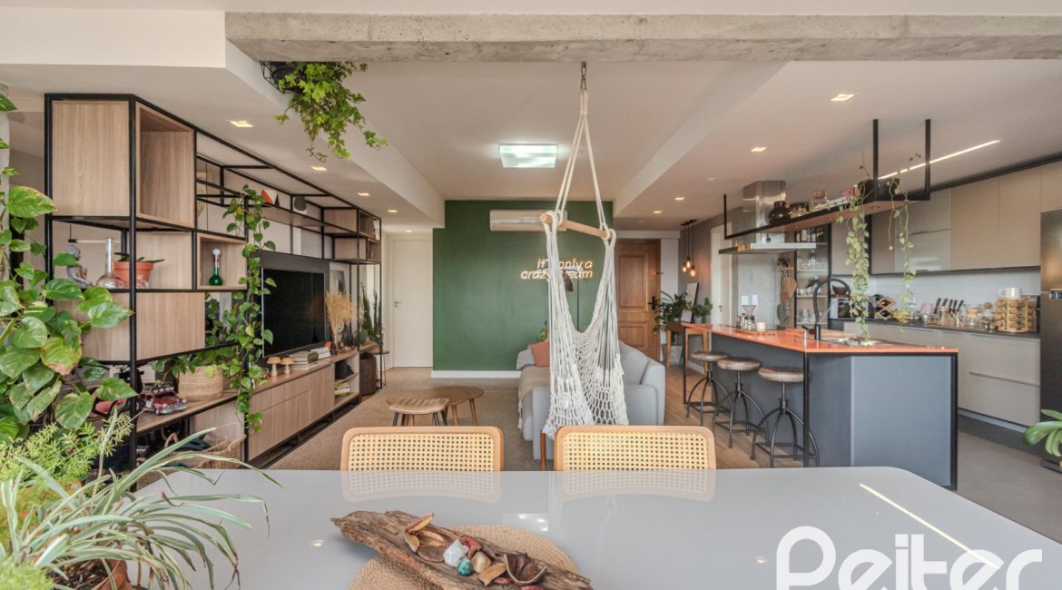 Apartamento à venda com 109m², 3 dormitórios, 1 suíte, 2 vagas, no bairro Cristal em Porto Alegre