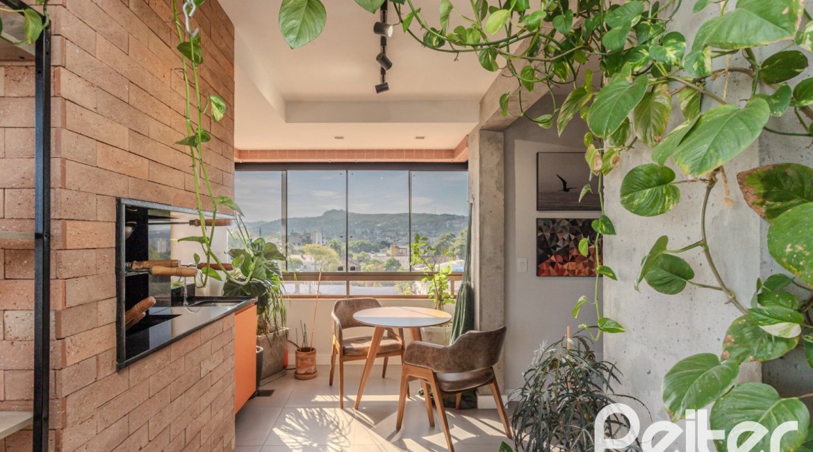 Apartamento à venda com 109m², 3 dormitórios, 1 suíte, 2 vagas, no bairro Cristal em Porto Alegre