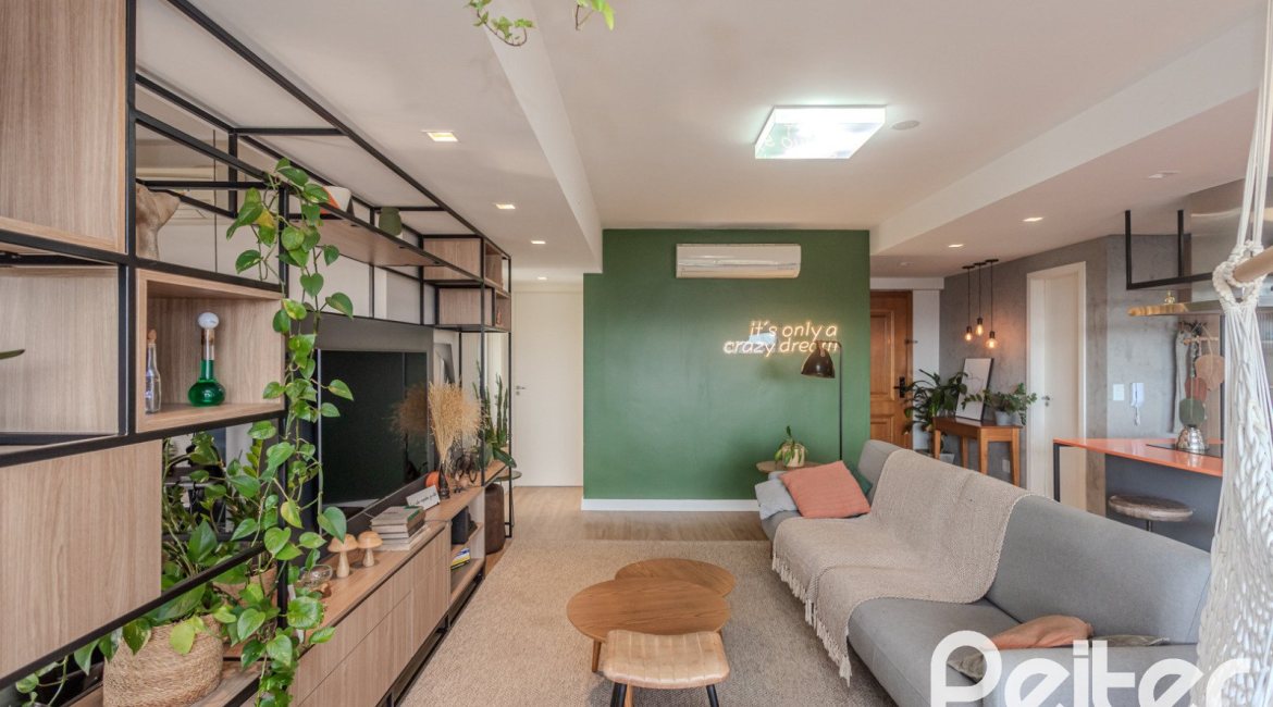 Apartamento à venda com 109m², 3 dormitórios, 1 suíte, 2 vagas, no bairro Cristal em Porto Alegre