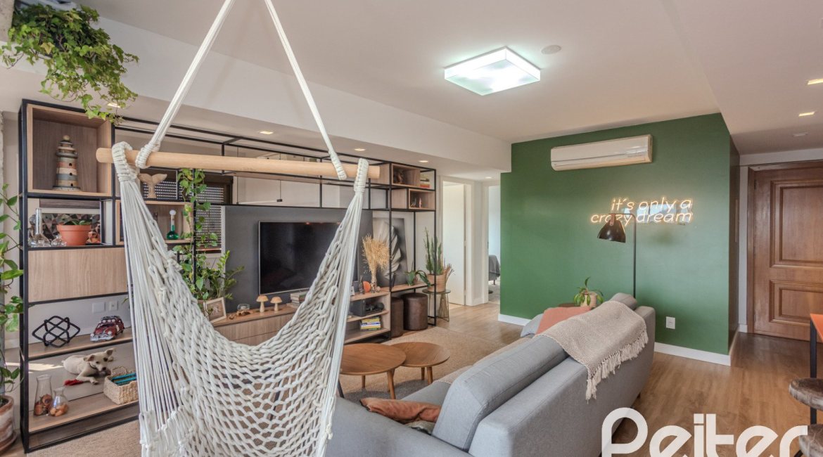 Apartamento à venda com 109m², 3 dormitórios, 1 suíte, 2 vagas, no bairro Cristal em Porto Alegre