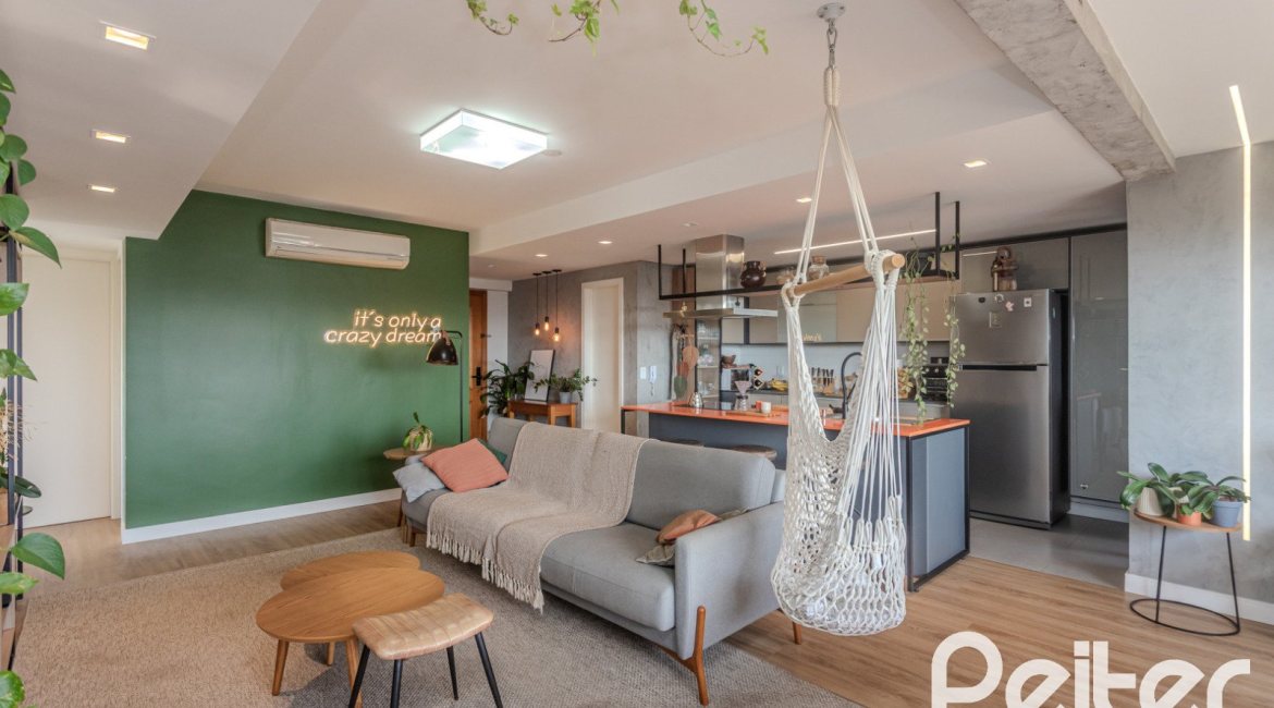 Apartamento à venda com 109m², 3 dormitórios, 1 suíte, 2 vagas, no bairro Cristal em Porto Alegre