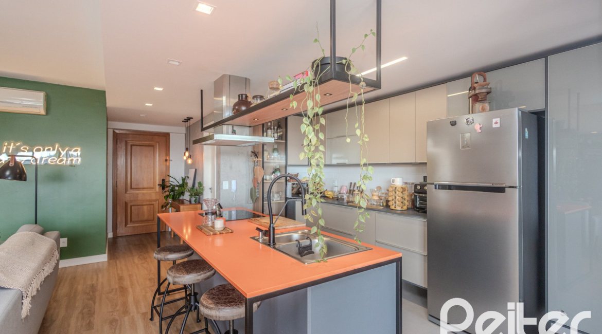 Apartamento à venda com 109m², 3 dormitórios, 1 suíte, 2 vagas, no bairro Cristal em Porto Alegre