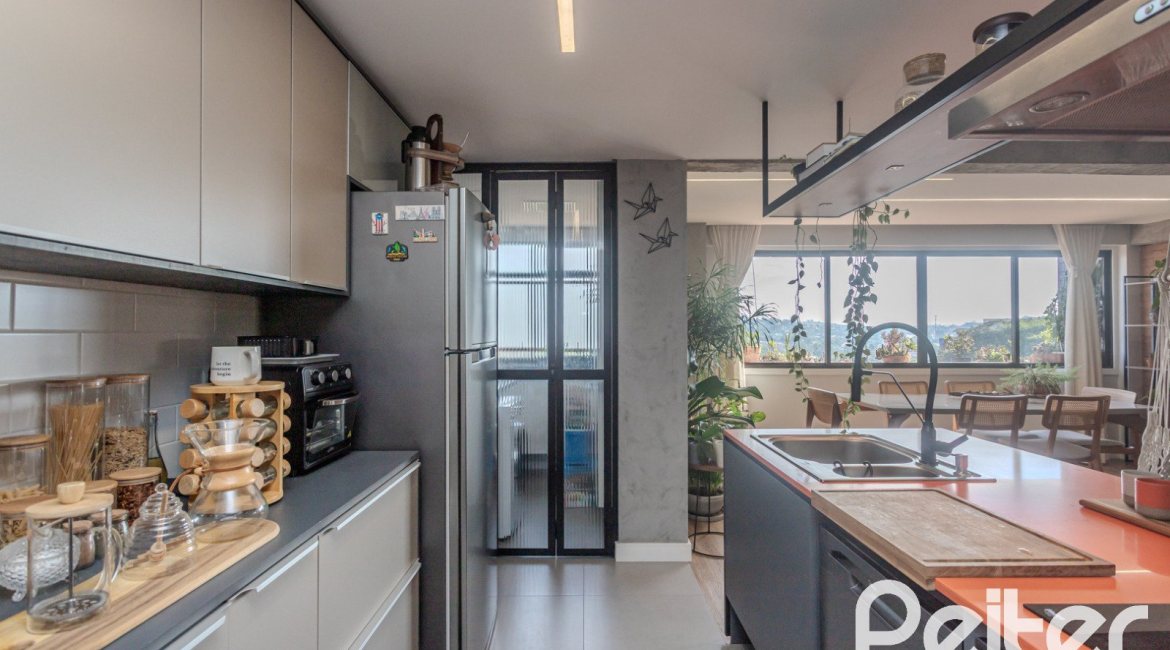 Apartamento à venda com 109m², 3 dormitórios, 1 suíte, 2 vagas, no bairro Cristal em Porto Alegre