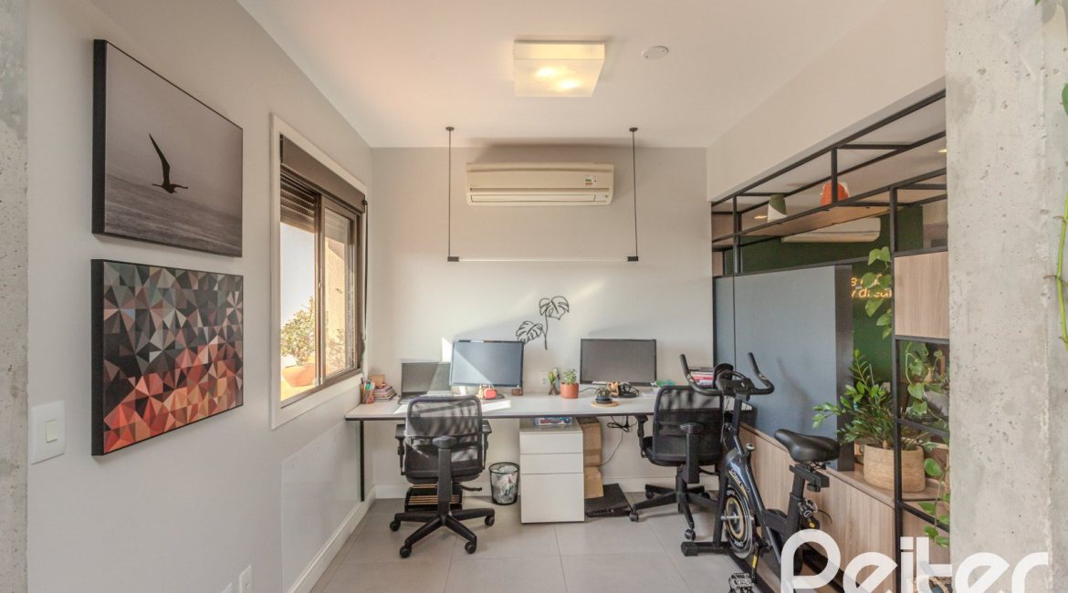 Apartamento à venda com 109m², 3 dormitórios, 1 suíte, 2 vagas, no bairro Cristal em Porto Alegre