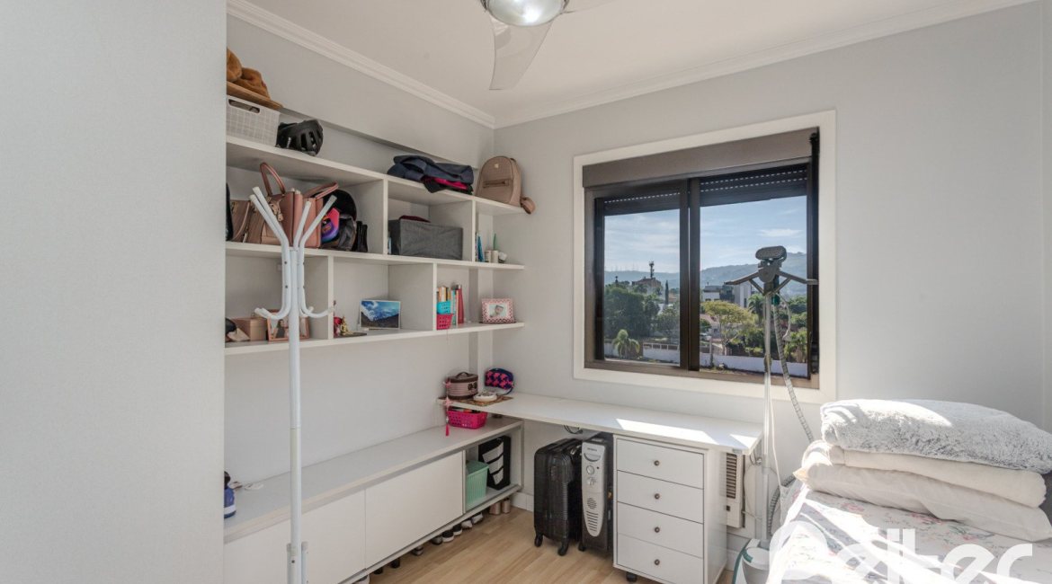 Apartamento à venda com 109m², 3 dormitórios, 1 suíte, 2 vagas, no bairro Cristal em Porto Alegre