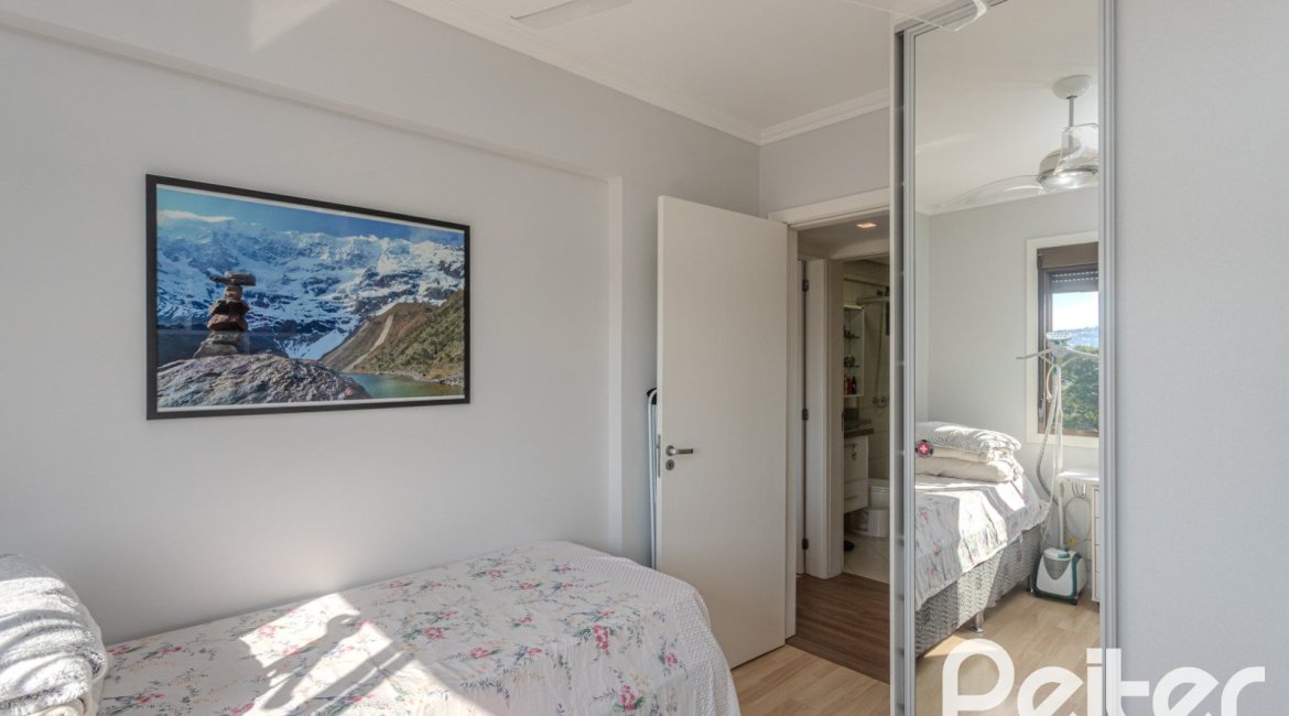 Apartamento à venda com 109m², 3 dormitórios, 1 suíte, 2 vagas, no bairro Cristal em Porto Alegre