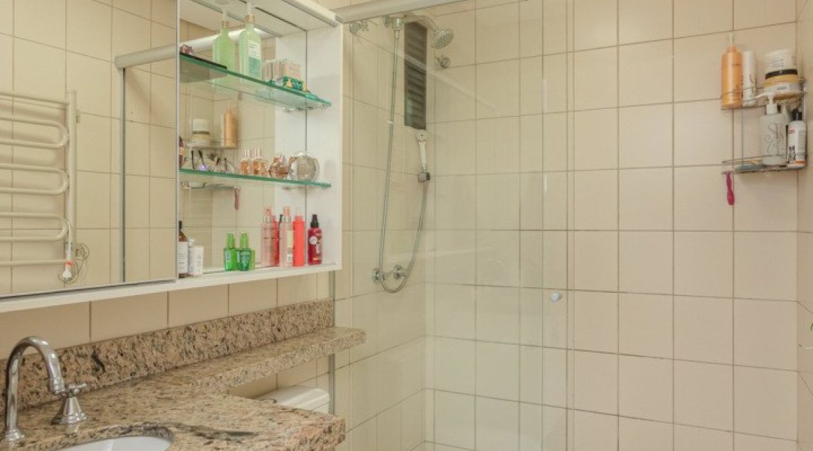 Apartamento à venda com 109m², 3 dormitórios, 1 suíte, 2 vagas, no bairro Cristal em Porto Alegre