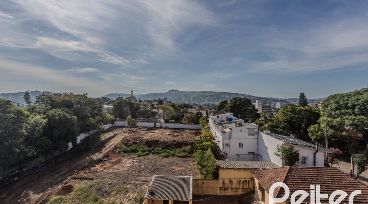 Apartamento à venda com 109m², 3 dormitórios, 1 suíte, 2 vagas, no bairro Cristal em Porto Alegre