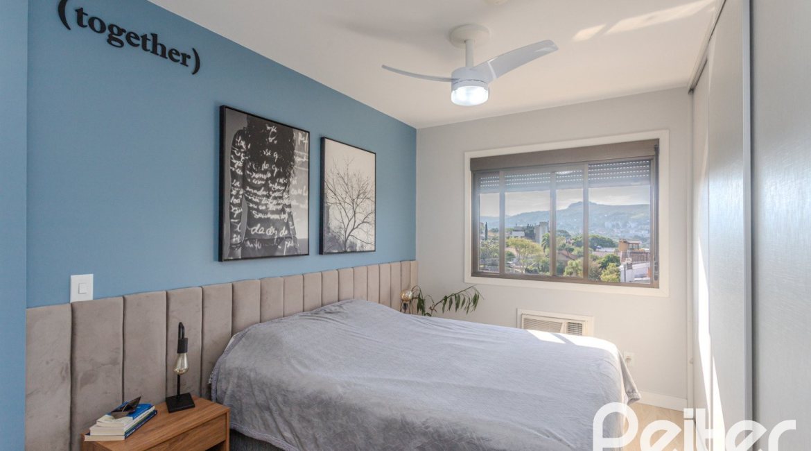 Apartamento à venda com 109m², 3 dormitórios, 1 suíte, 2 vagas, no bairro Cristal em Porto Alegre