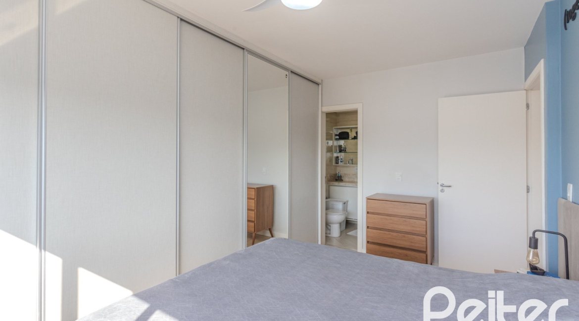 Apartamento à venda com 109m², 3 dormitórios, 1 suíte, 2 vagas, no bairro Cristal em Porto Alegre