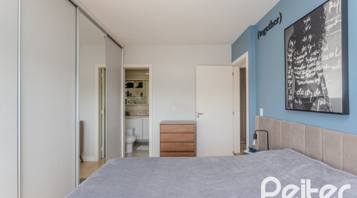 Apartamento à venda com 109m², 3 dormitórios, 1 suíte, 2 vagas, no bairro Cristal em Porto Alegre
