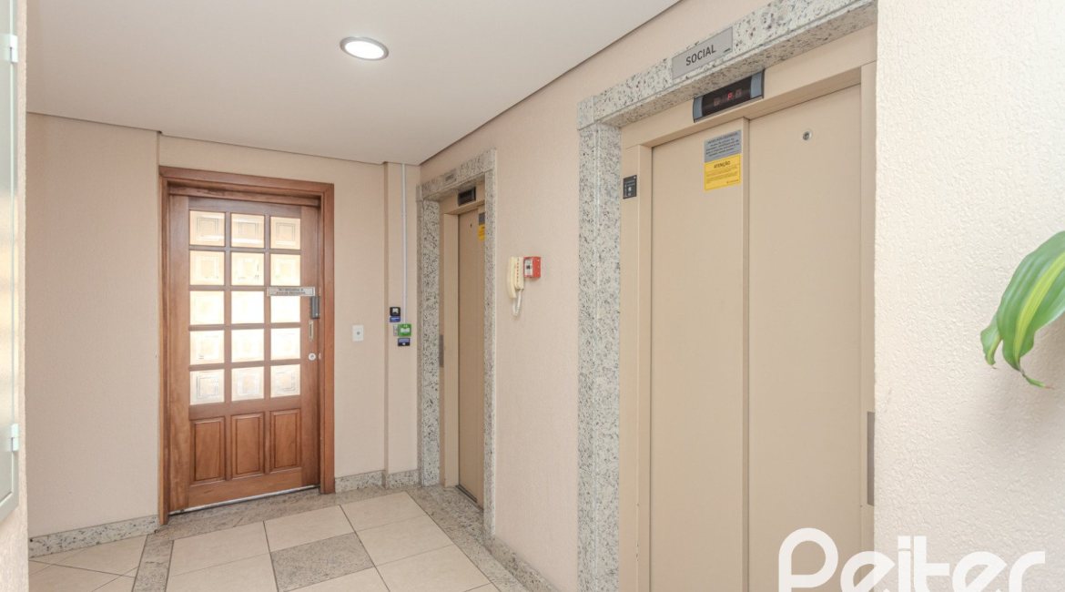 Apartamento à venda com 109m², 3 dormitórios, 1 suíte, 2 vagas, no bairro Cristal em Porto Alegre